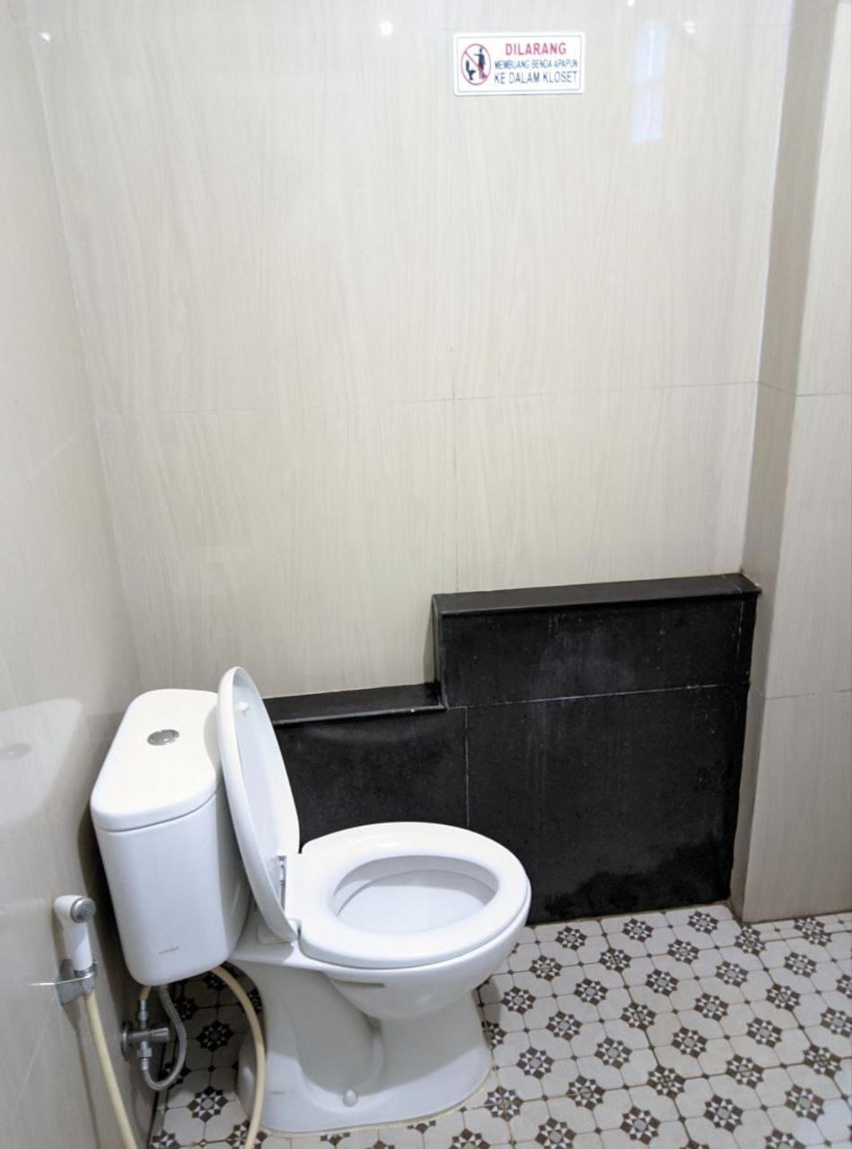 Teratai Residence Mitra Reddoorz Medan Exterior foto